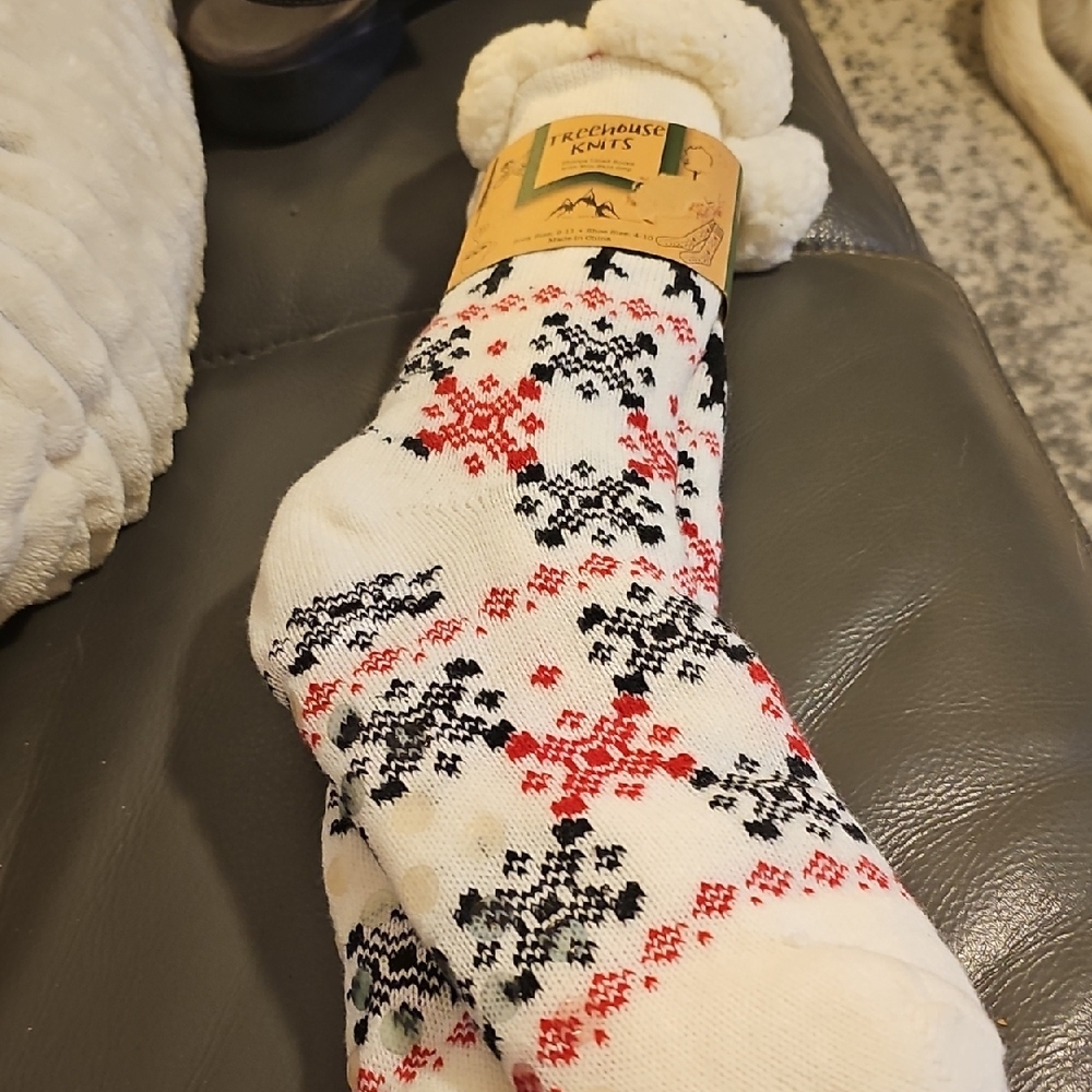 Unisex Patterned Socks/slippers. NEW. Red and Black. SZ 9-11